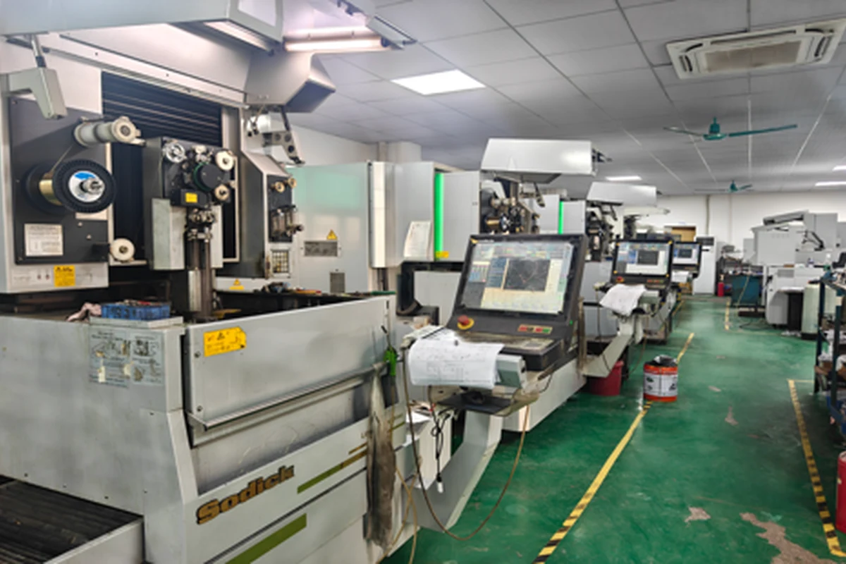 Precision machining and tooling workshop for beauty tools